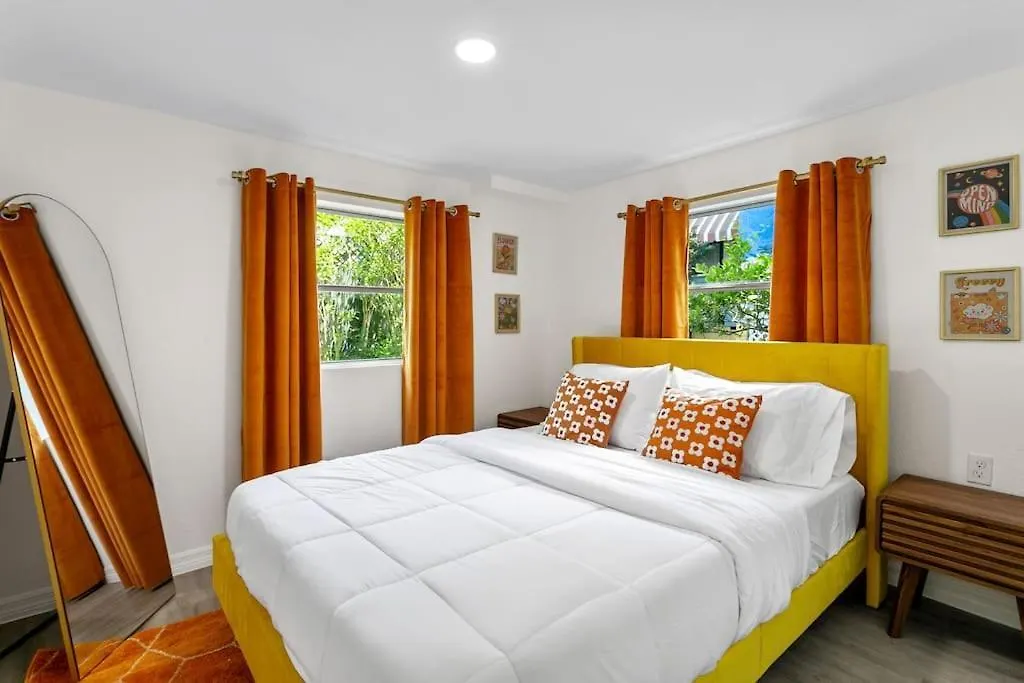 Apartment That 70'S Themed Apt Close To Coffee, Food + Shops Tampa