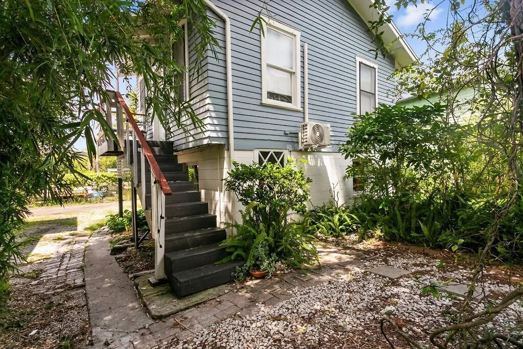 That 70'S Themed Apt Close To Coffee, Food + Shops Tampa United States