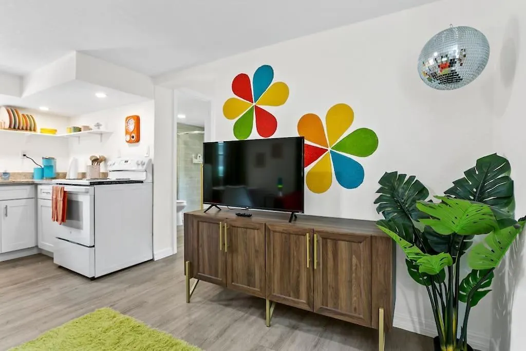 Apartment That 70'S Themed Apt Close To Coffee, Food + Shops Tampa