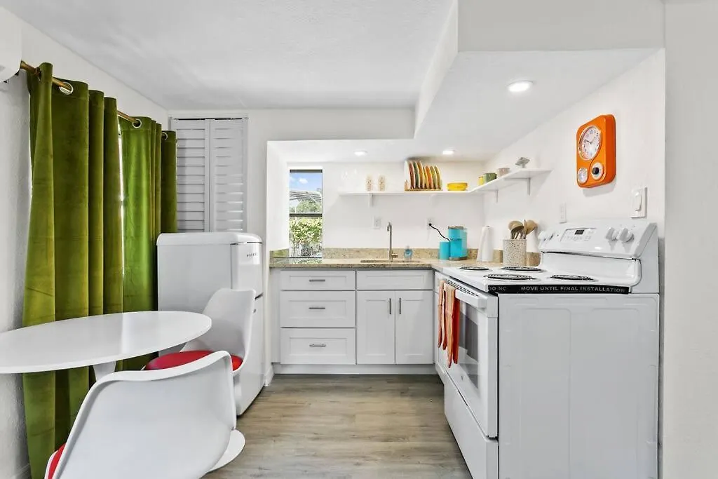 Apartment That 70'S Themed Apt Close To Coffee, Food + Shops Tampa United States