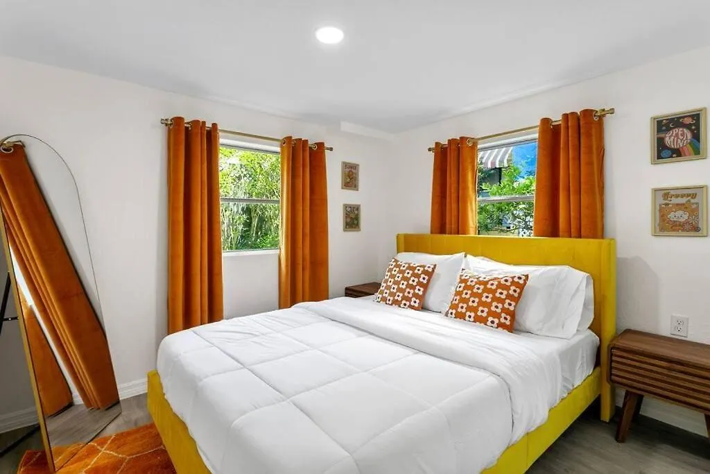 Apartment That 70'S Themed Apt Close To Coffee, Food + Shops Tampa