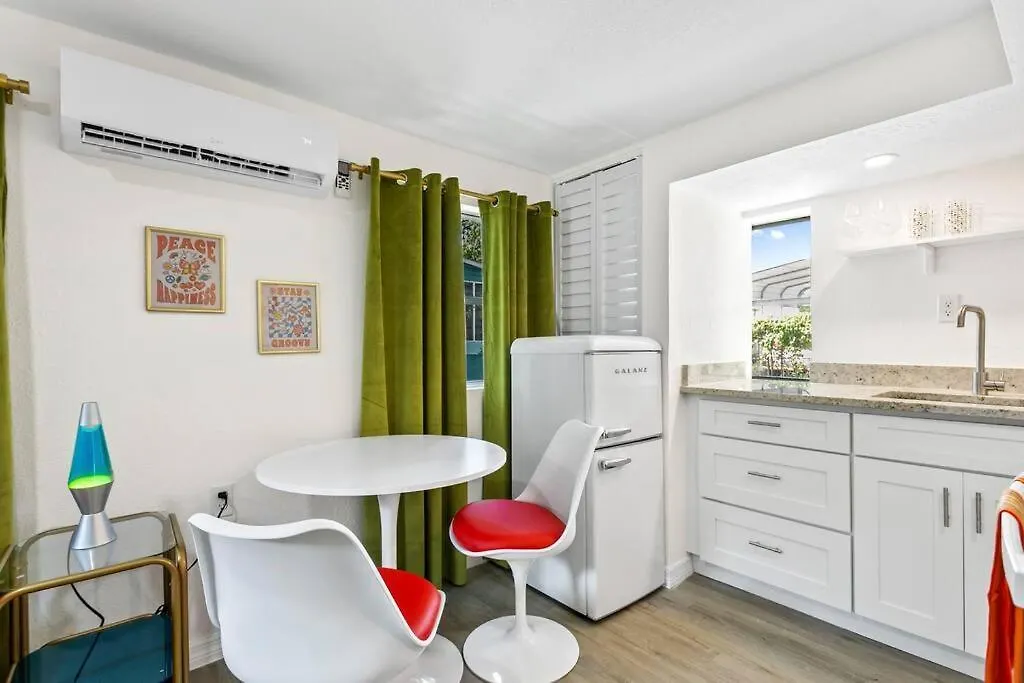 Apartment That 70'S Themed Apt Close To Coffee, Food + Shops Tampa